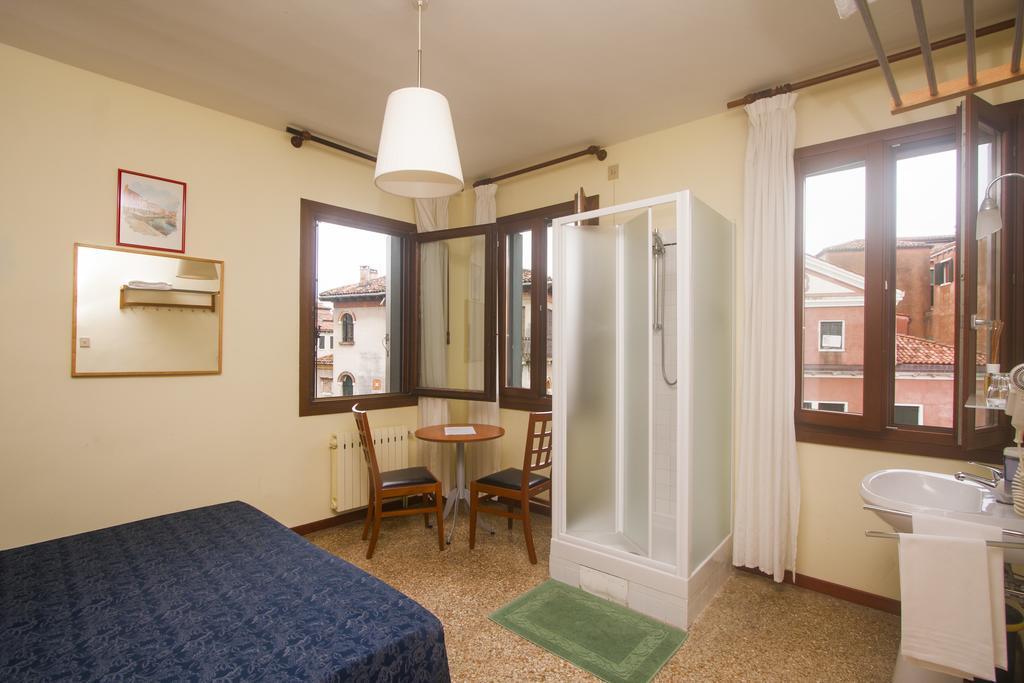 Double Room with Shower,446305500:JPEG